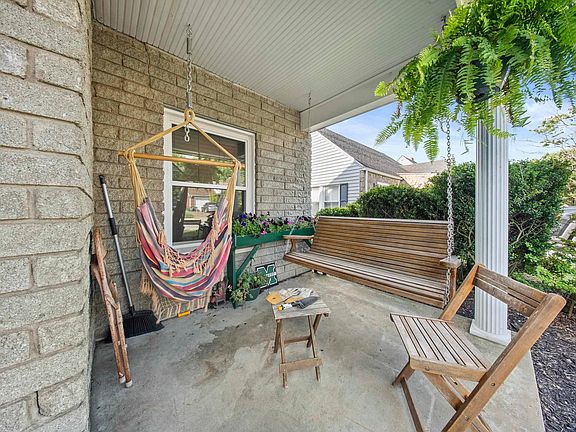 3rd image of 1404 Nichols Pl