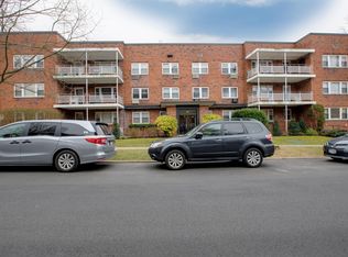 20 Hill Park Ave APT 2E, Great Neck, NY 11021