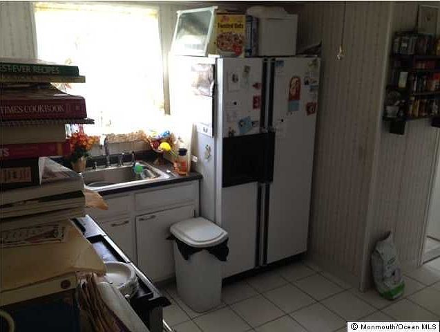 2nd image of 208 Cleveland Ct