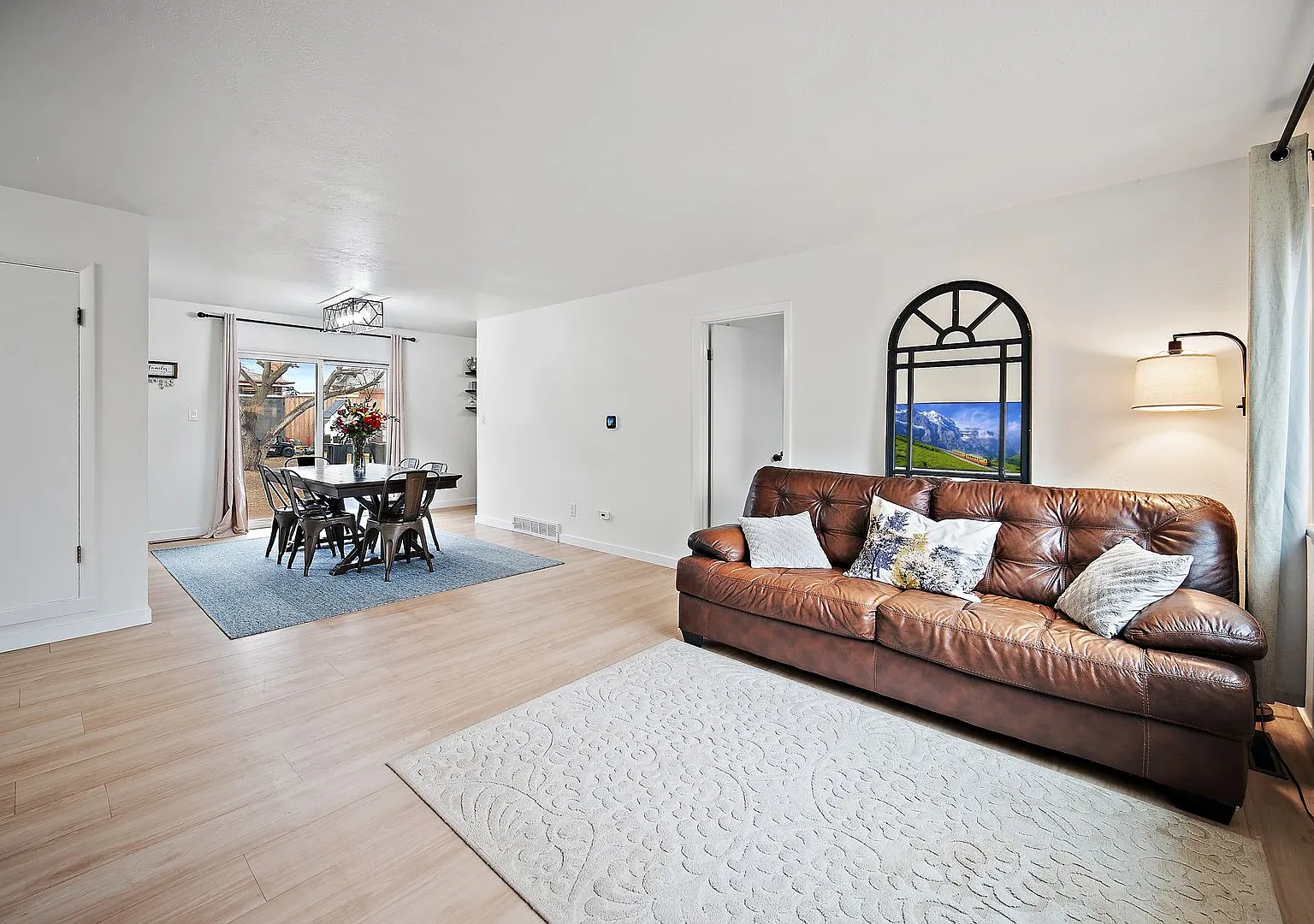 Fully Remodeled 4-Bedroom Home in Old Colorado City — Photo 2