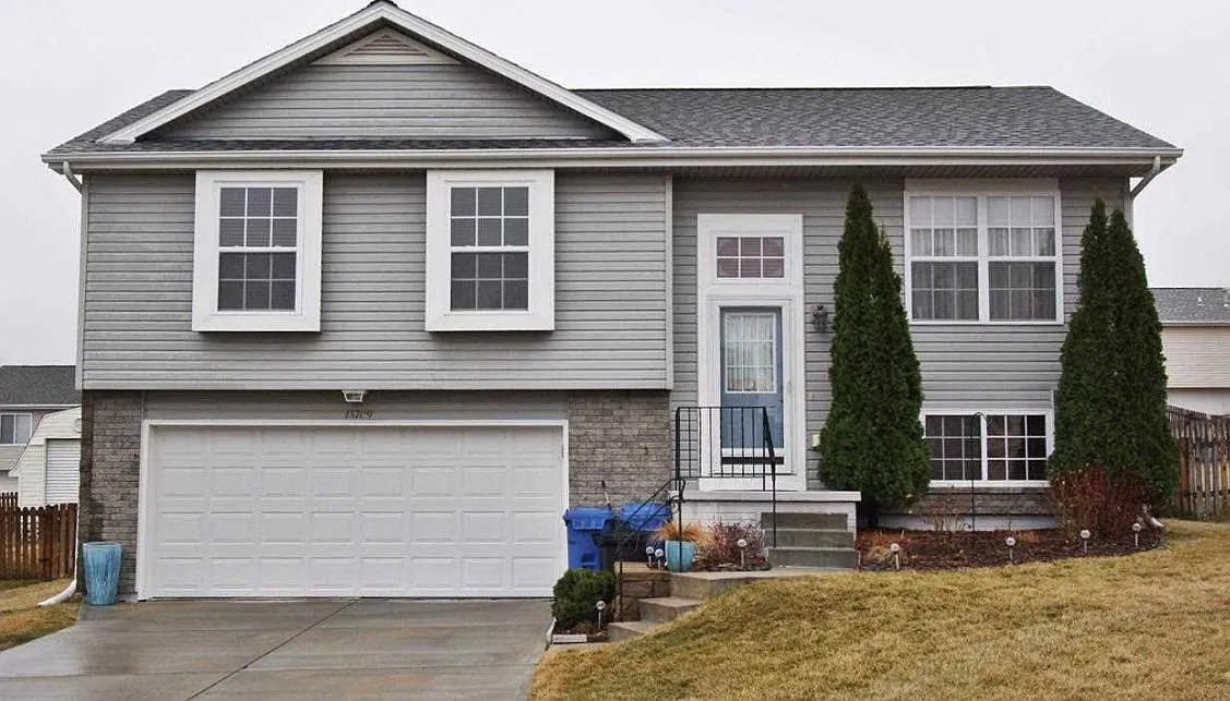 3 bed, 1348 sqft, $1,950 — Photo 1