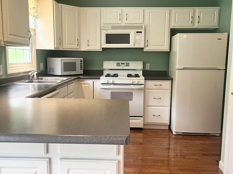 121 Donna Ave — Photo 5