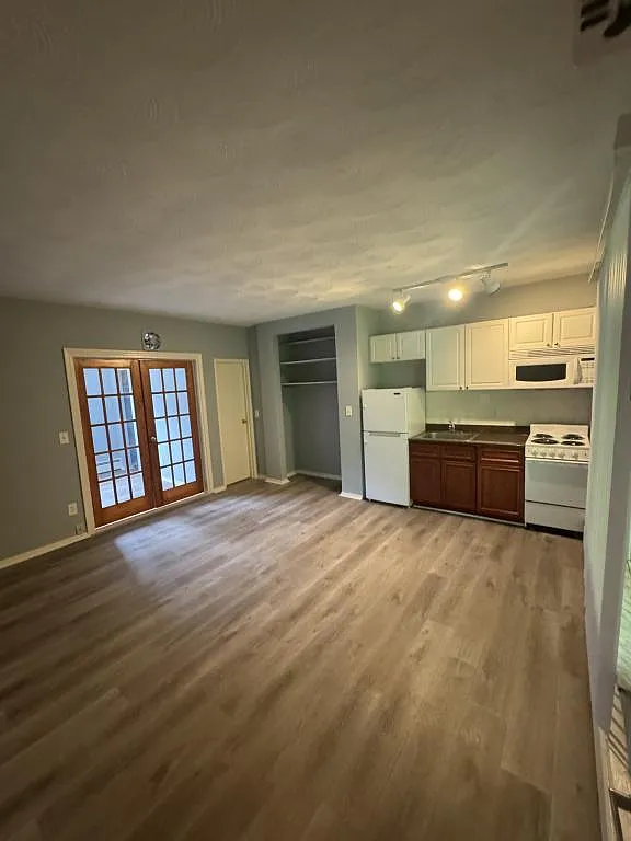 724 Delta Ave. Apt. 18 — Photo 4