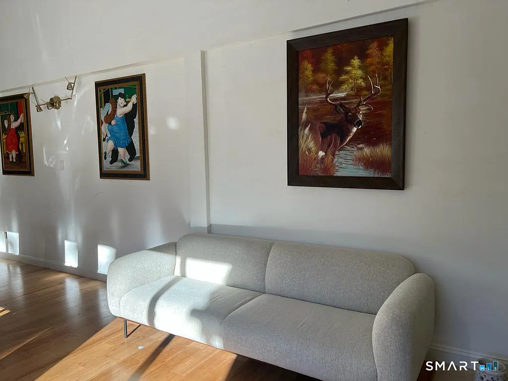 4 bed, 3.0 bath, 2851 sqft, $5,000 — Photo 4