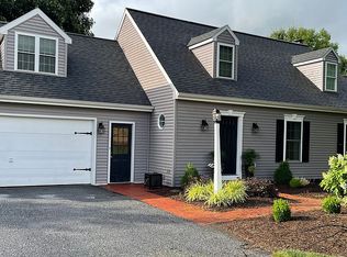 223 W Huyard Rd, New Holland, PA 17557