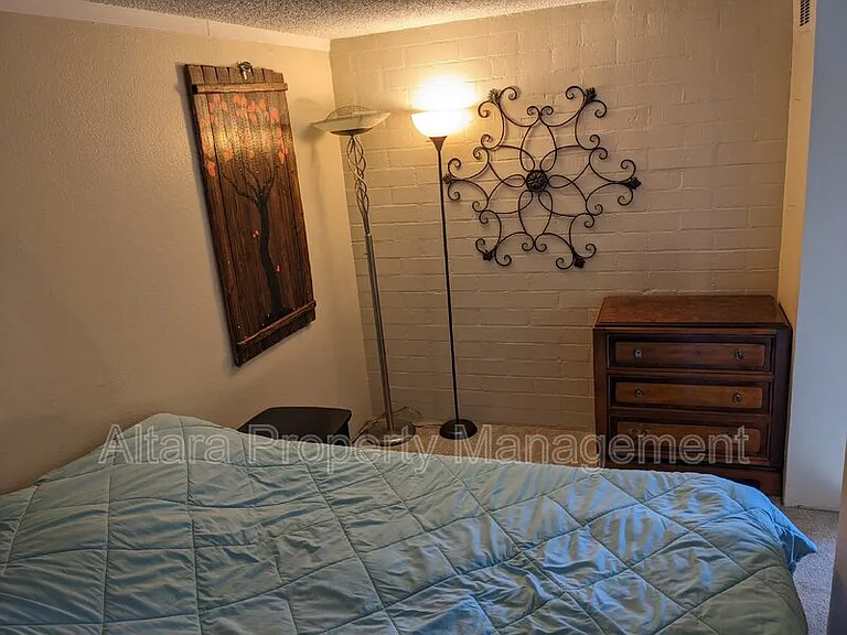 2880 S Locust St #N100 — Photo 8