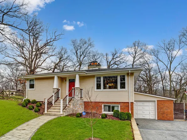 8949 W 103rd St, Palos Hills, IL 60465