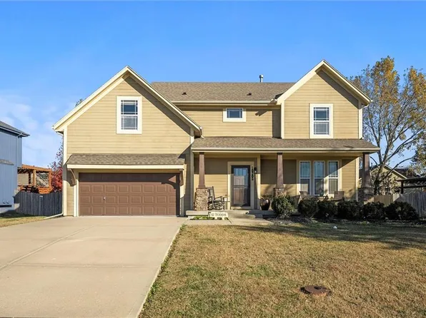 10206 Theden Cir, Lenexa, KS 66220