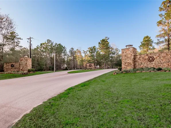 306 Sundog Rd, Huntsville, TX 77340