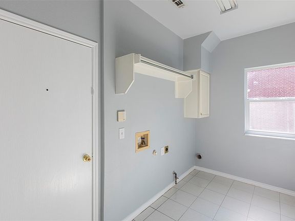 3rd image of 4005 New Forest Dr