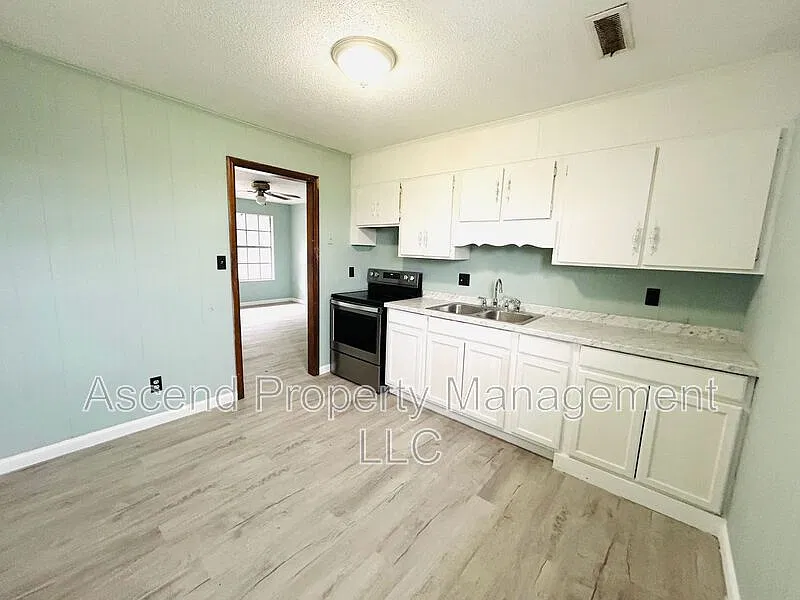 2 bed, 1.0 bath, $830 — Photo 3