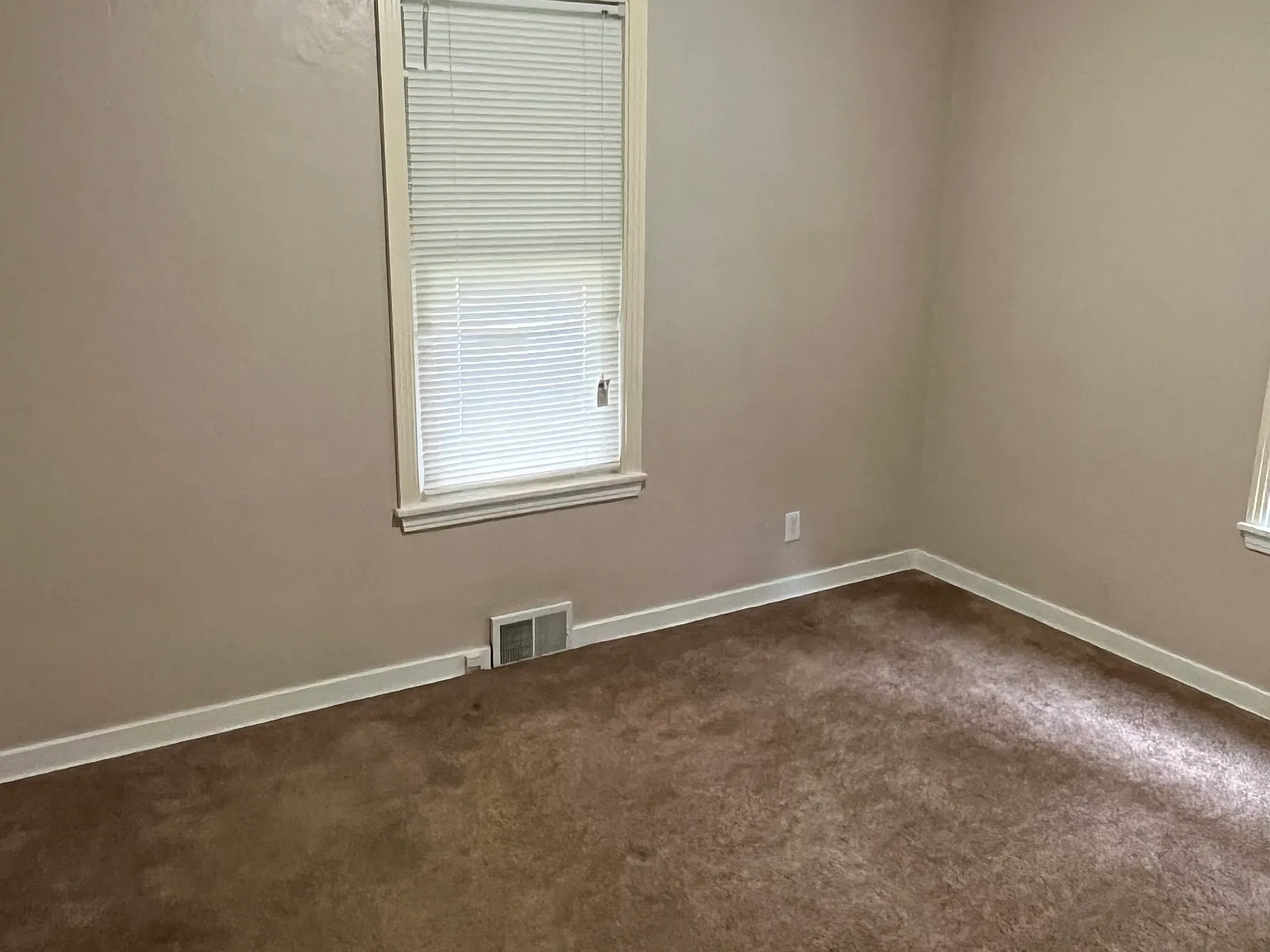 4 bed, $1,700 — Photo 4