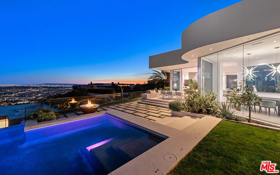 5 bed, 4.5 bath, 5749 sqft, $65,000 — Photo 1