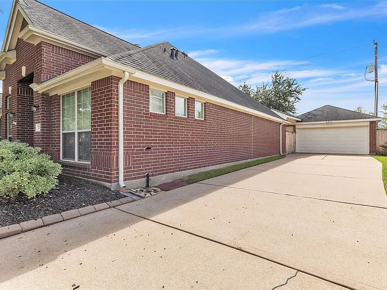 2714 Pebble Creek Dr — Photo 17
