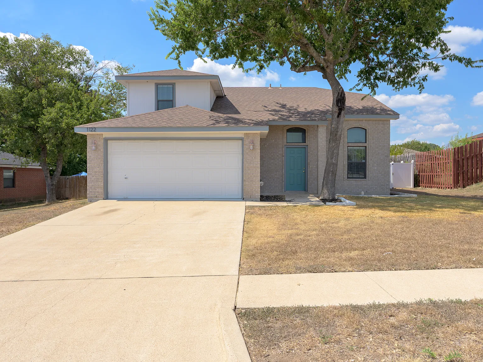 4 bed, 2.5 bath, 2110 sqft, $1,800 — Photo 3
