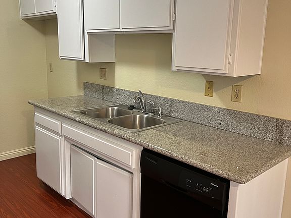 3rd image of 1969 S Beverly Glen Blvd #102