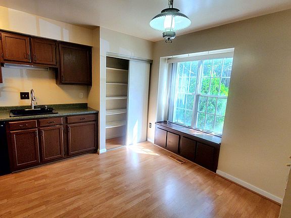 4th image of 12933 Pickering Dr