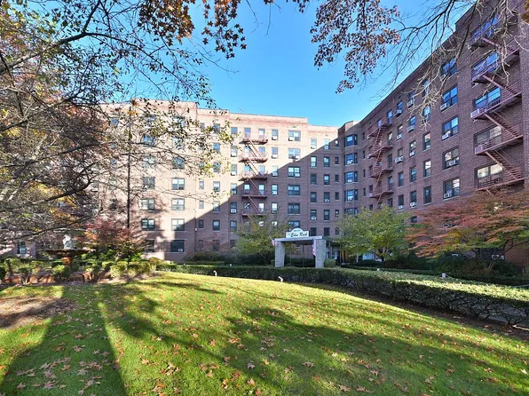 84-01 Main St #408, Queens, NY 11435