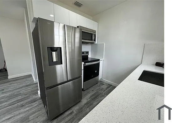 4 bed, 1700 sqft, $3,950 — Photo 4