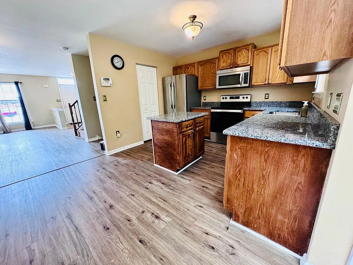 Building Photo - 122 Couples Dr