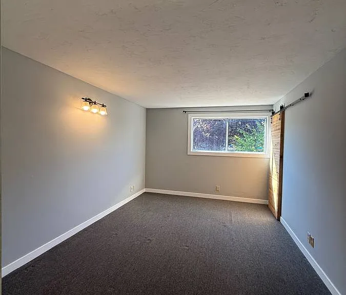 2095 Primrose St — Photo 16