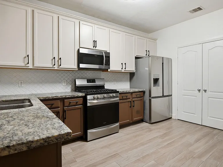 16019 Summerville Lake Dr — Photo 7