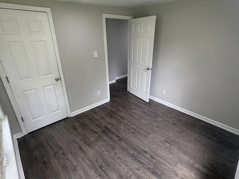 1061 Amelia St — Photo 7