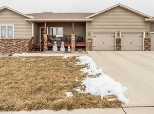 420 E Prairie Dr, Lennox, SD 57039