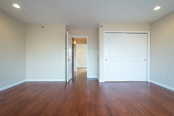 Sold by Brick&Mortar | media 5