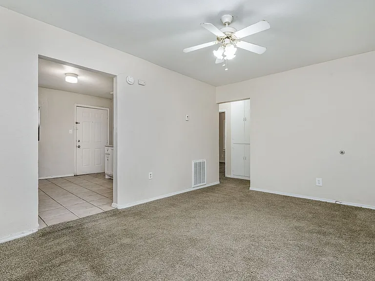 819 N Apache St — Photo 4