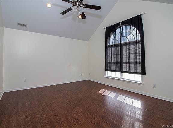 3rd image of 403 Brookhollow Dr