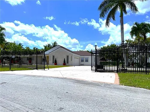 15540 SW 156th Ave Photo 1