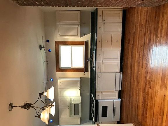 4th image of 110 Belmont Pl #2