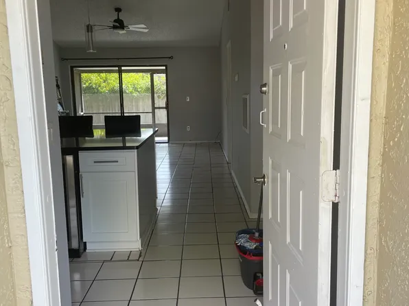 72 Silver Park Cir, Kissimmee, FL 34743
