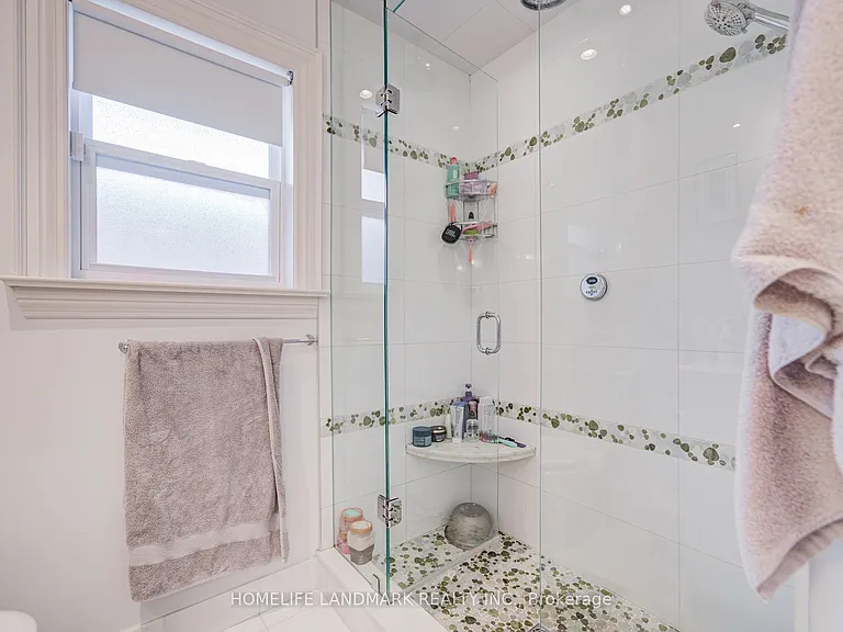 102 Stratford Cres — Photo 24