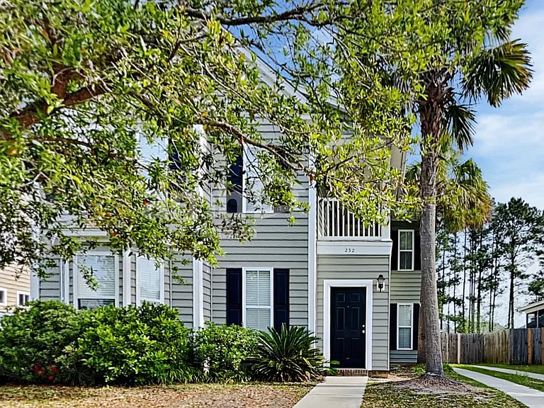 232 Cameron St — Photo 1