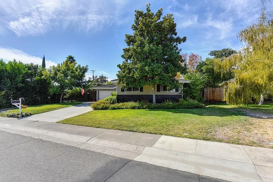 3907 Plainsfield Way photo 1
