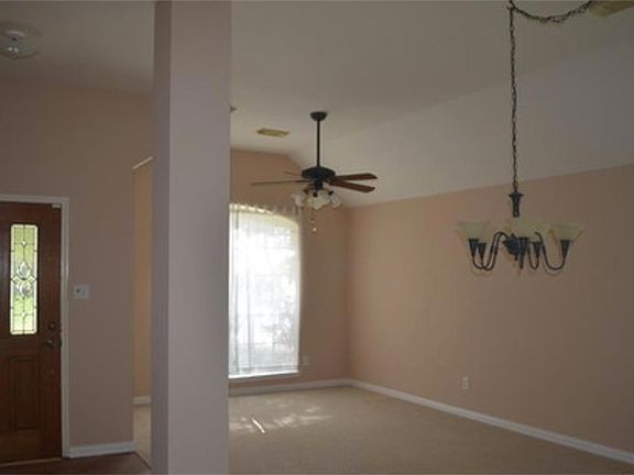 4th image of 213 Hollander Ct