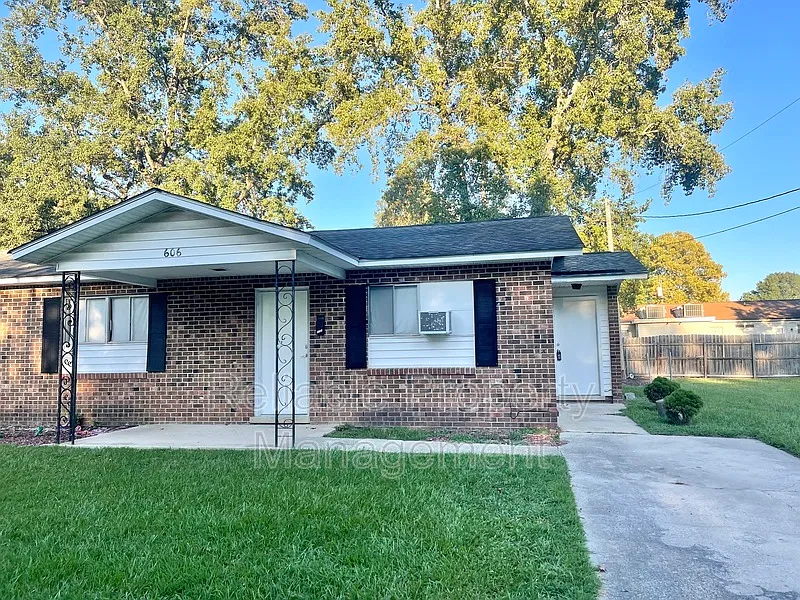 606 Winston Cir