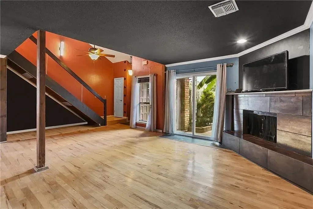 210 Cypress — Photo 3
