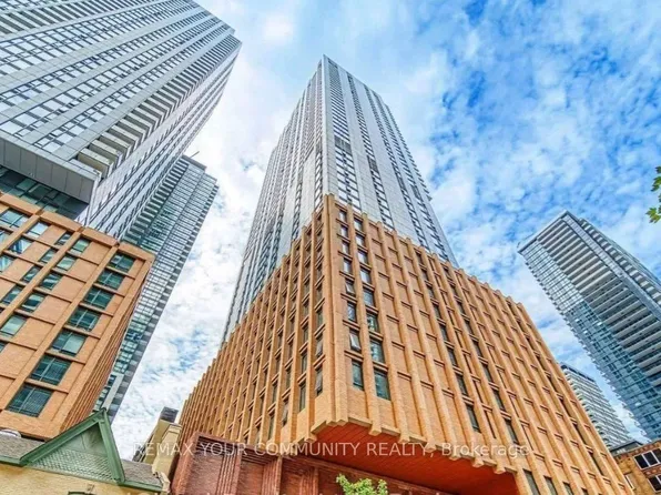 28 Widmer St #4727, Toronto, ON M5V 0T2