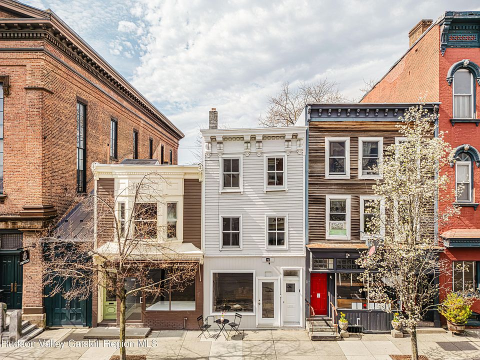1st image of 323 Warren Street