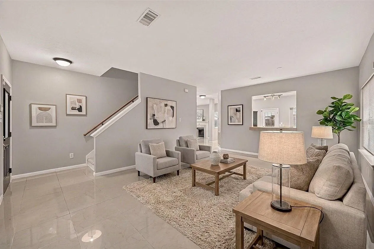4 bed, 2.5 bath, 2335 sqft, $2,400 — Photo 3