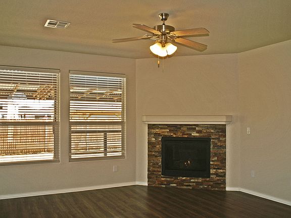 2nd image of 810 Victory Pkwy