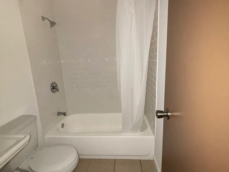 1109 Saint Helena Dr — Photo 2
