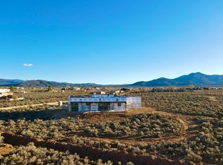 42 Camino De Los Arroyos, Ranchos De Taos, NM 87557