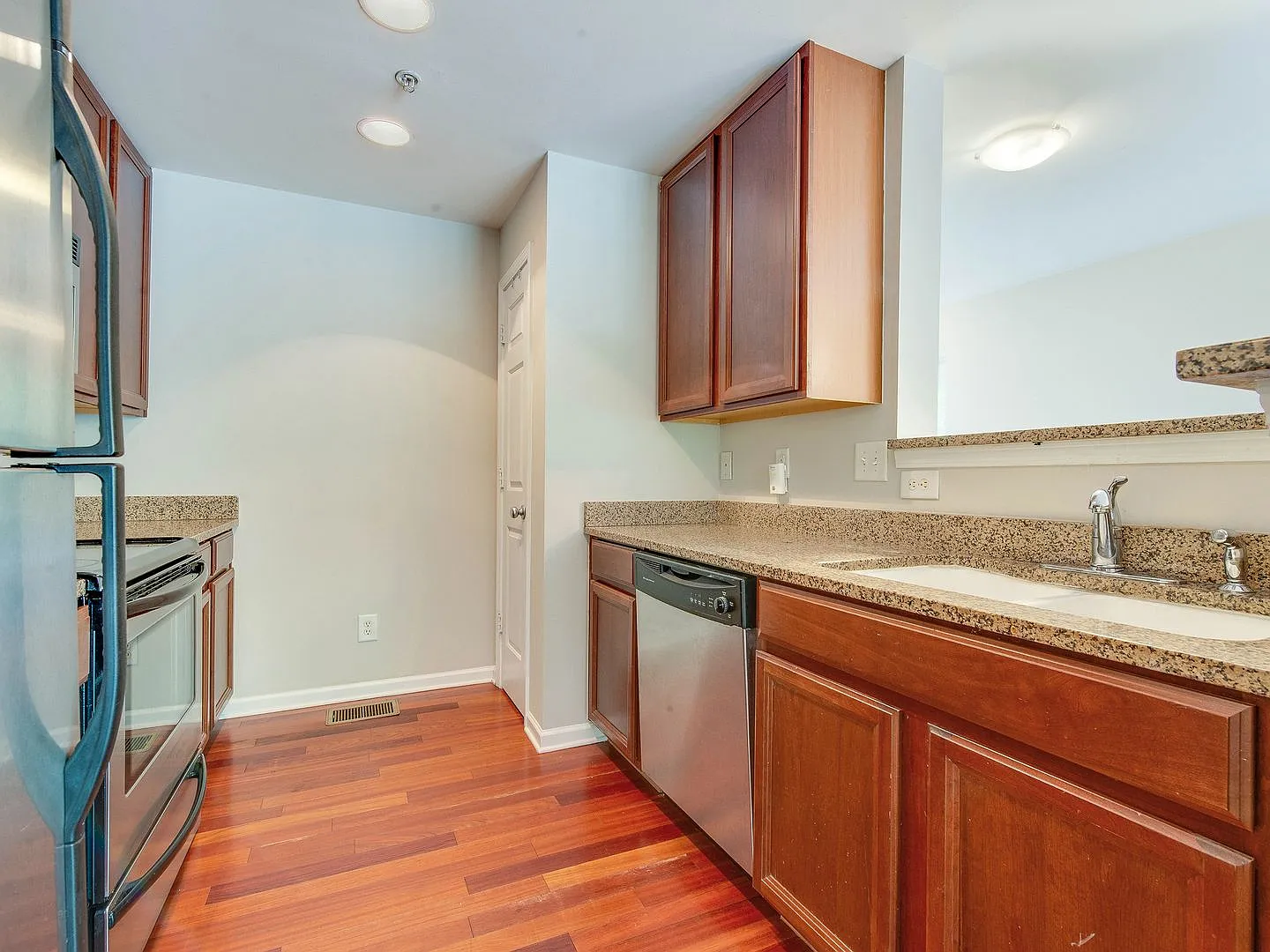 Updated condo in Charlotte's vibrant and fun Arts District, NoDa — Photo 3