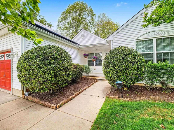 18 Golf Dr, Mays Landing, NJ 08330