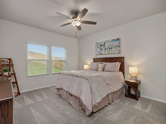 5th image of 2701 Southern Oaks Dr