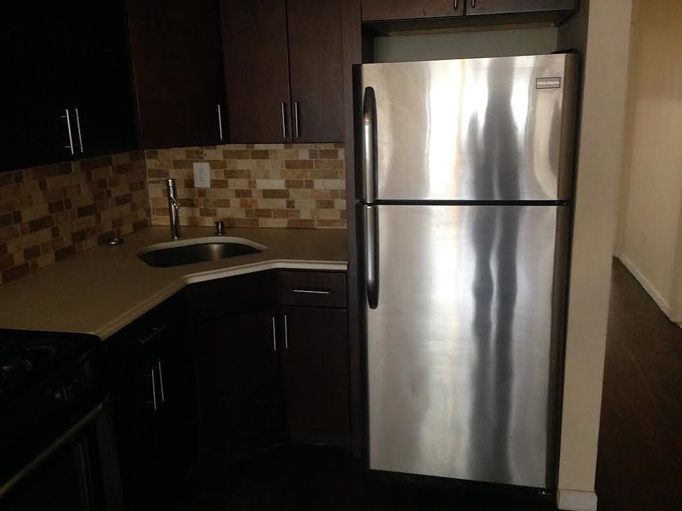 2nd image of 227 Cornelia St #002